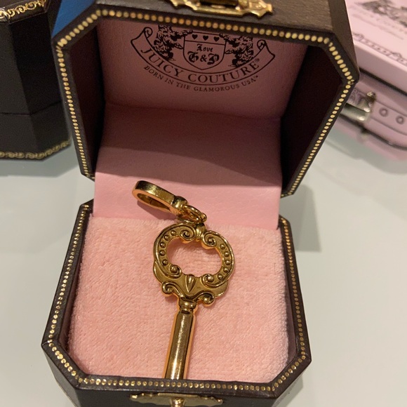 Juicy Couture Gold Key Charm - Picture 2 of 3